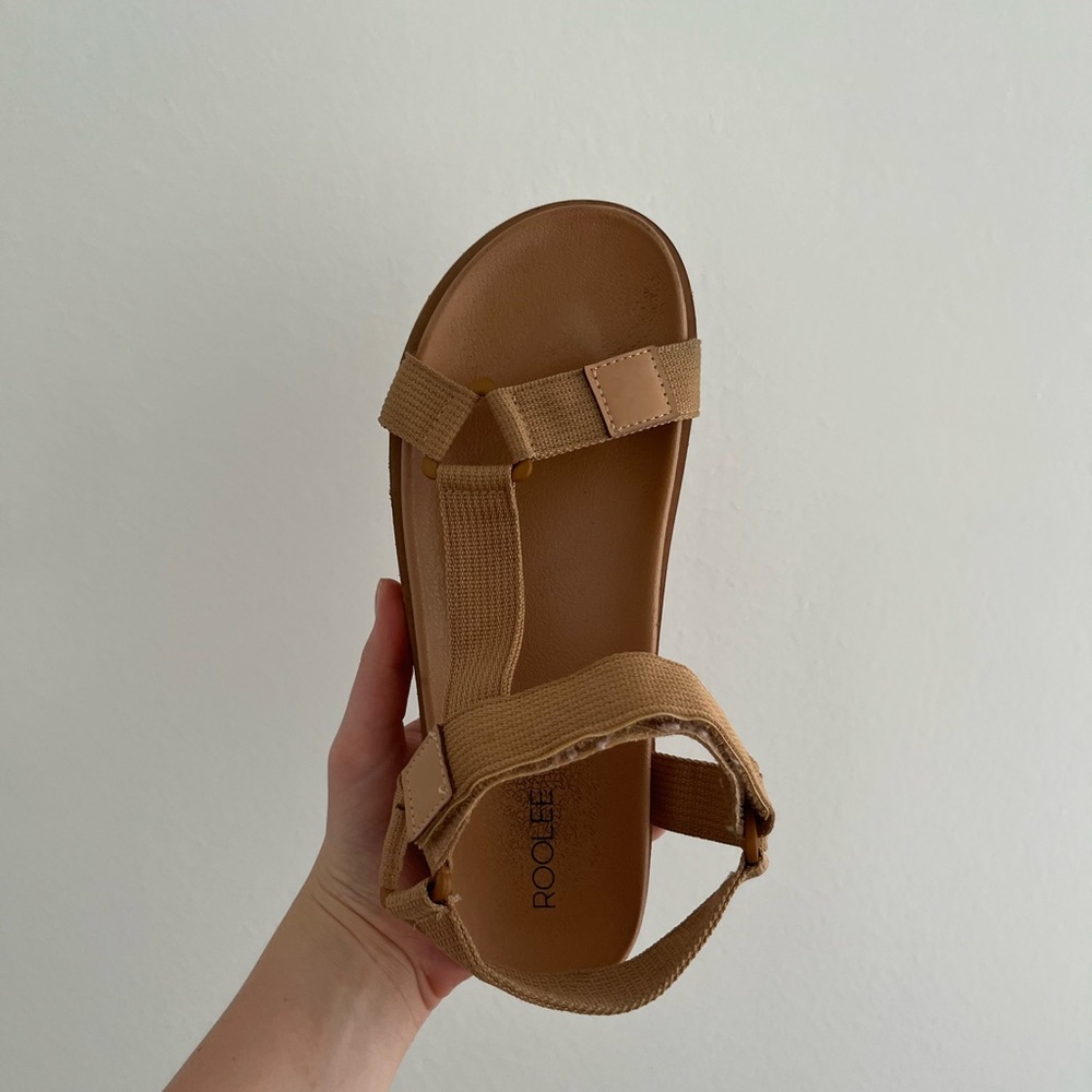 Roolee tan tevas